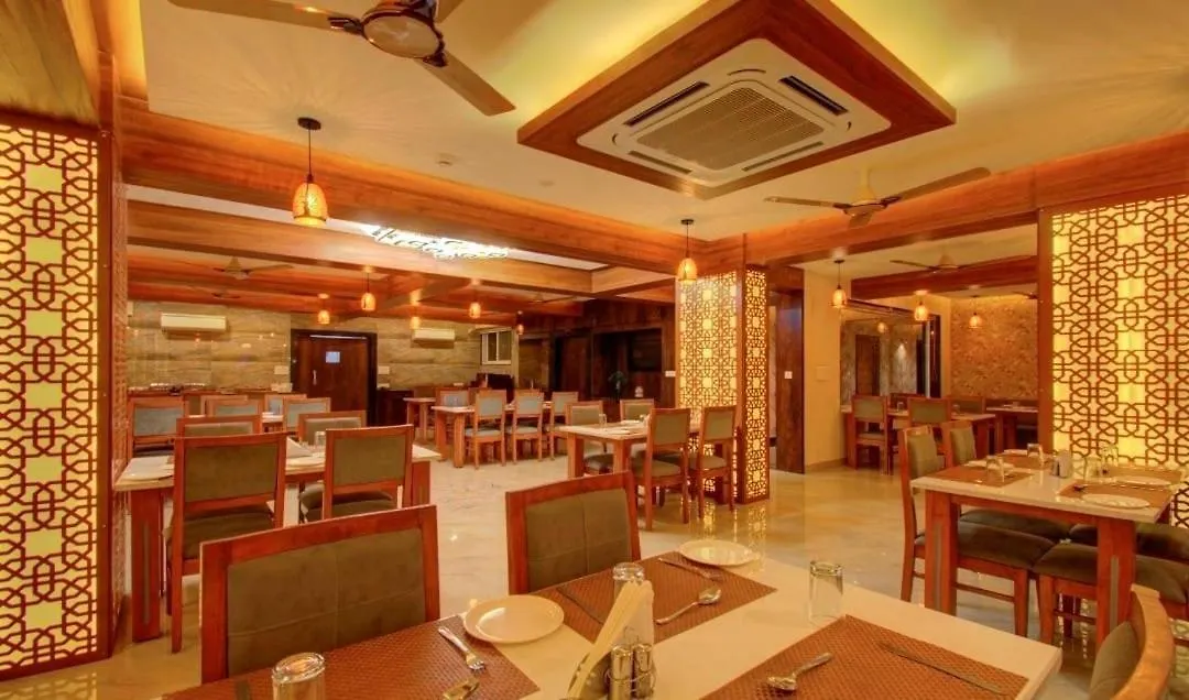 Opulence Inn - 500 Meters From Railway Station Udaipur Hotel