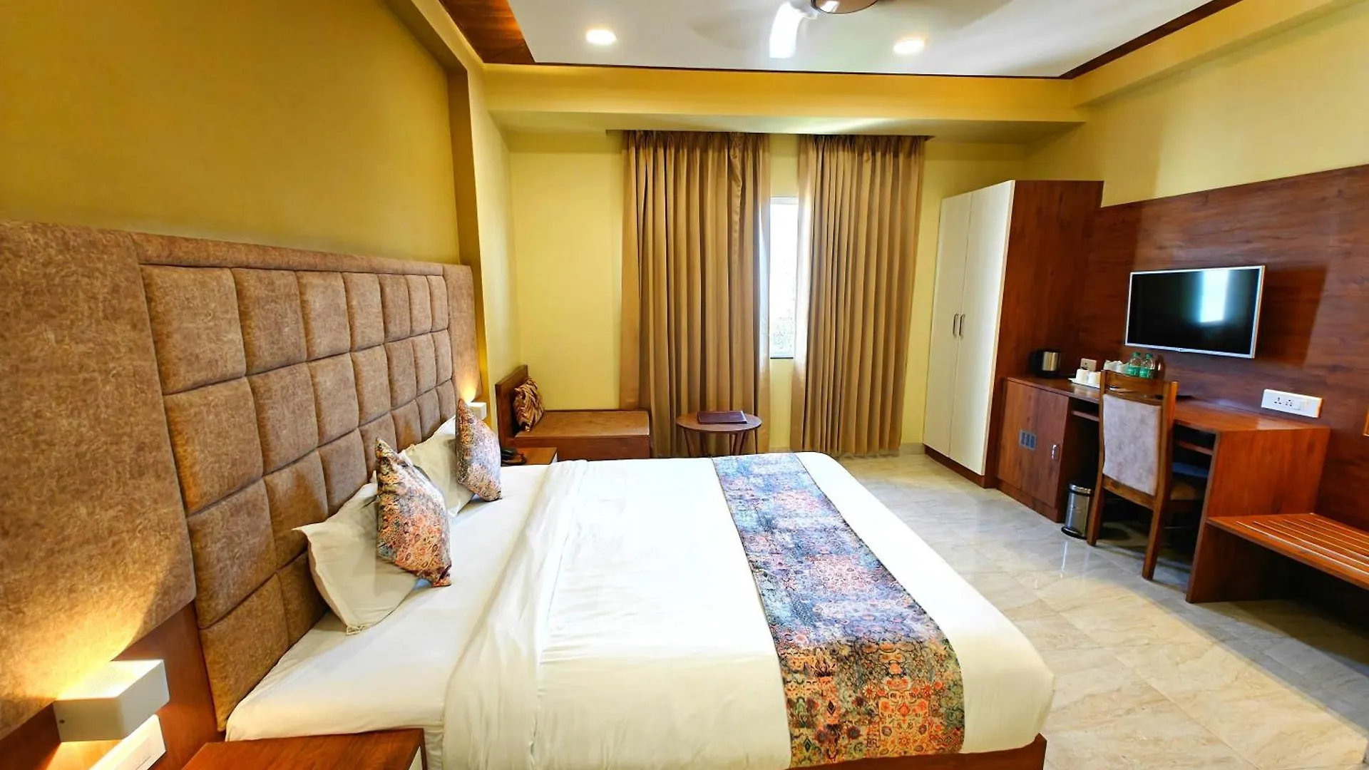 Opulence Inn - 500 Meters From Railway Station Udaipur Hotel