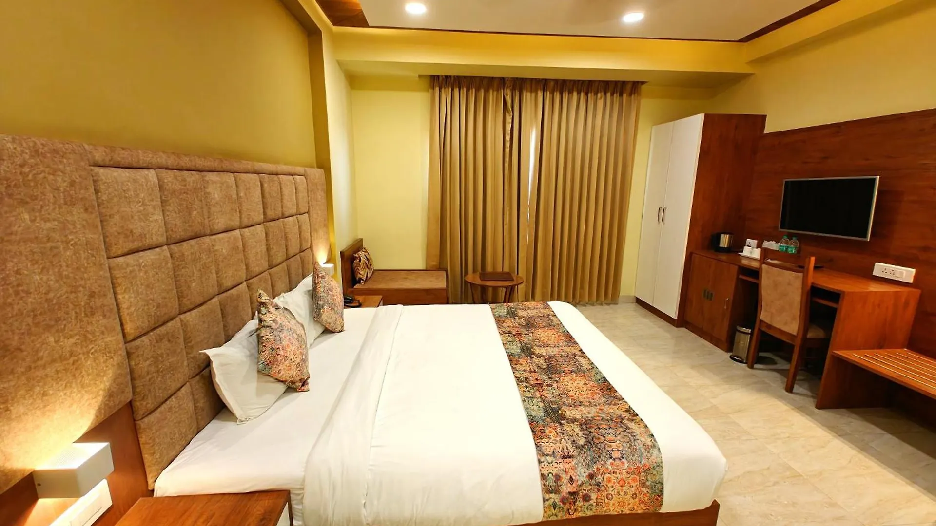 Opulence Inn - 500 Meters From Railway Station Udaipur Hotel