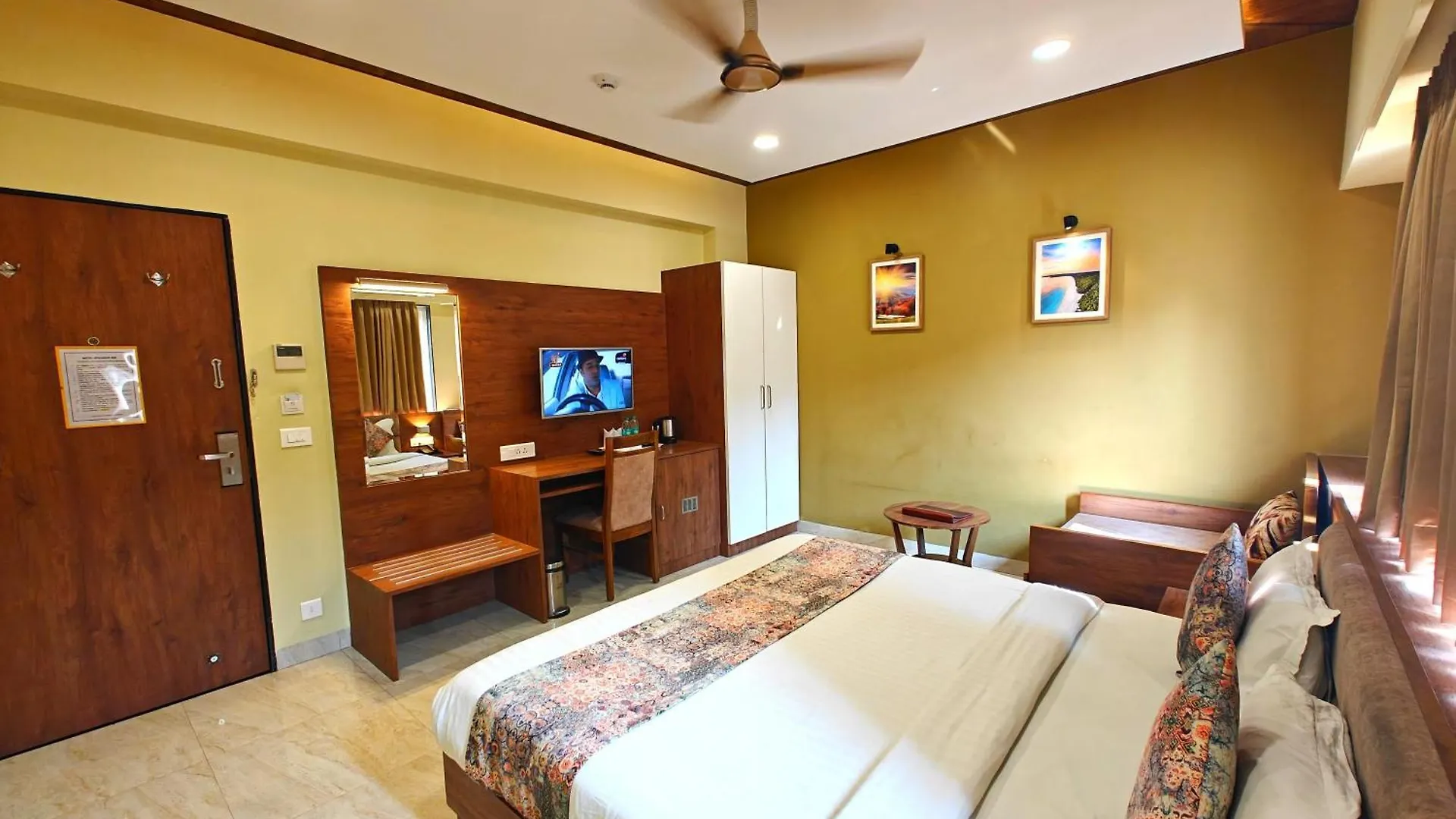 Opulence Inn - 500 Meters From Railway Station Udaipur India