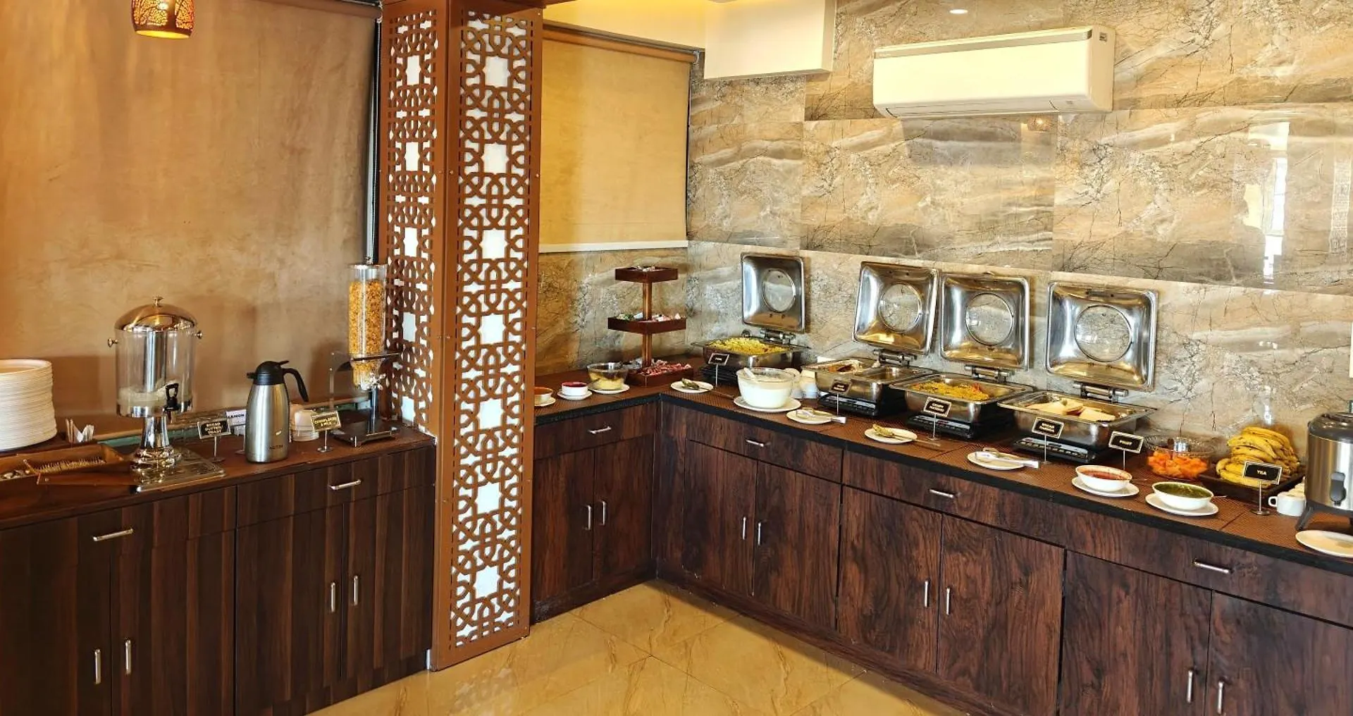 Opulence Inn - 500 Meters From Railway Station Udaipur Hotel