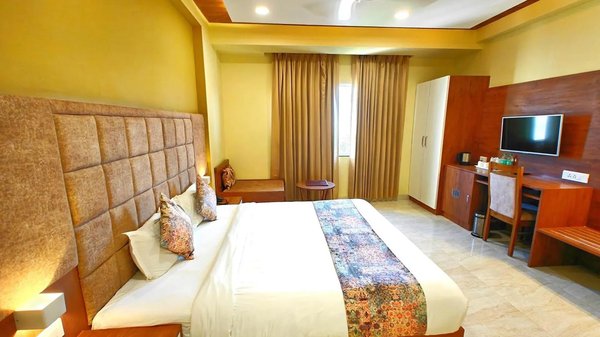 Hotel Opulence Inn - 500 Meters From Railway Station Udaipur