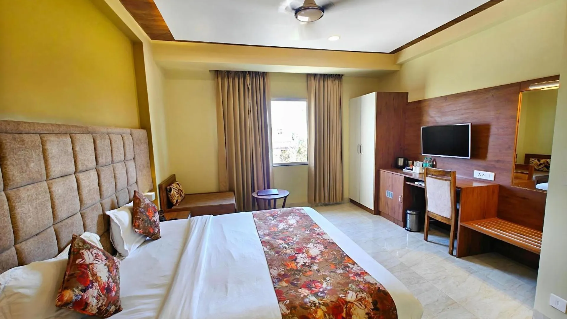 Opulence Inn - 500 Meters From Railway Station Udaipur Hotel