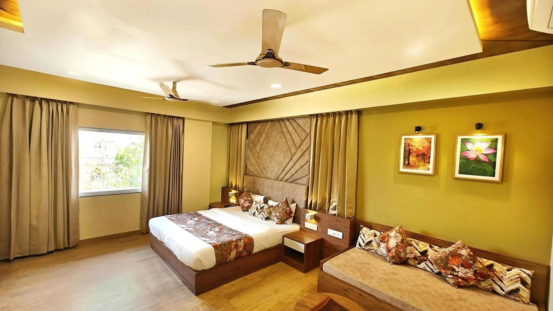 Opulence Inn - 500 Meters From Railway Station Udaipur Hotel
