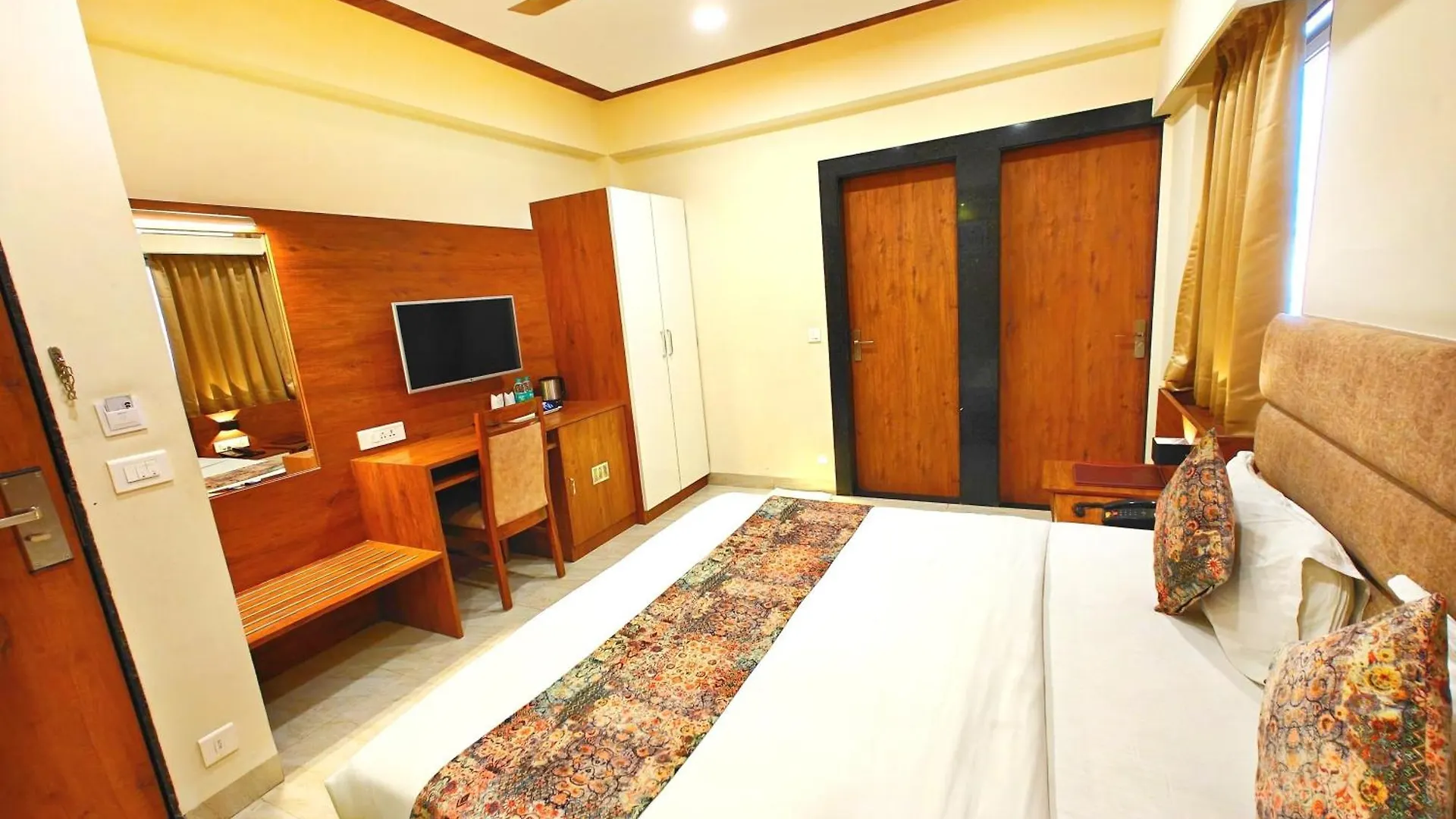 Hotel Opulence Inn - 500 Meters From Railway Station Udaipur
