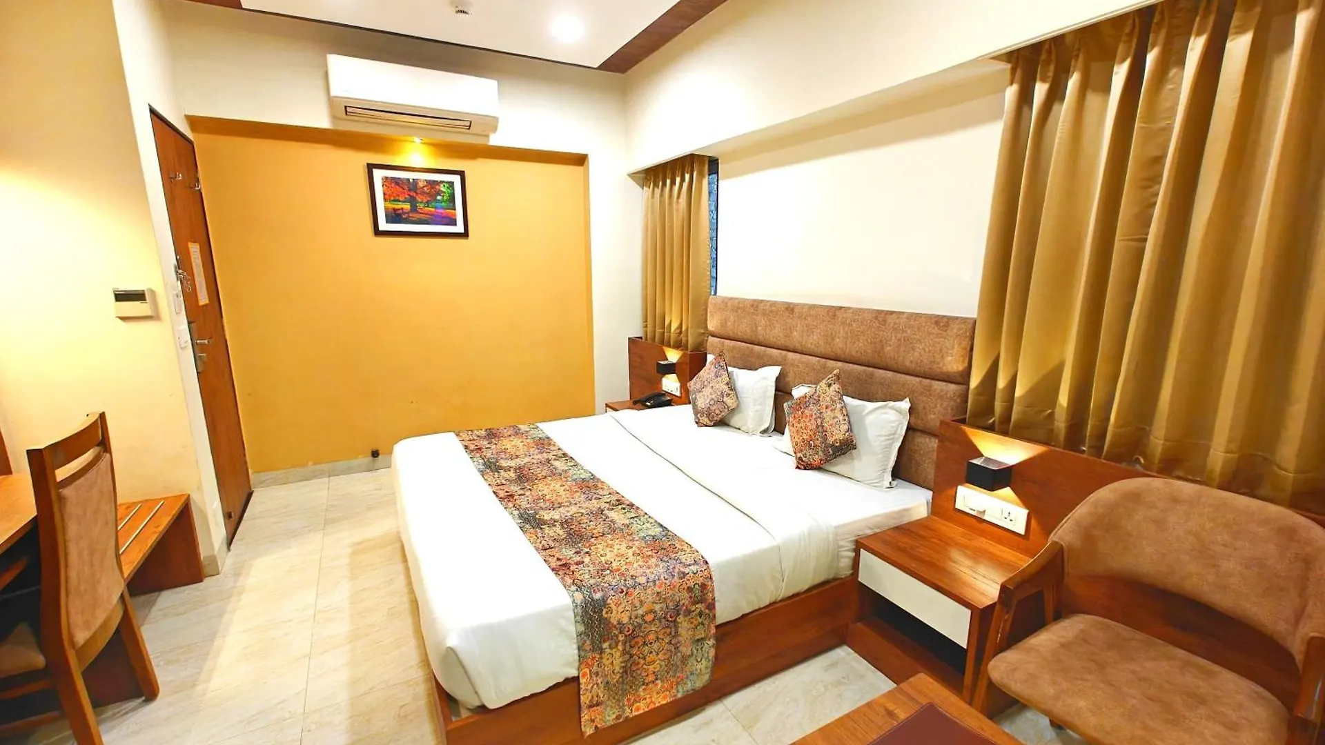 Opulence Inn - 500 Meters From Railway Station Udaipur Hotel