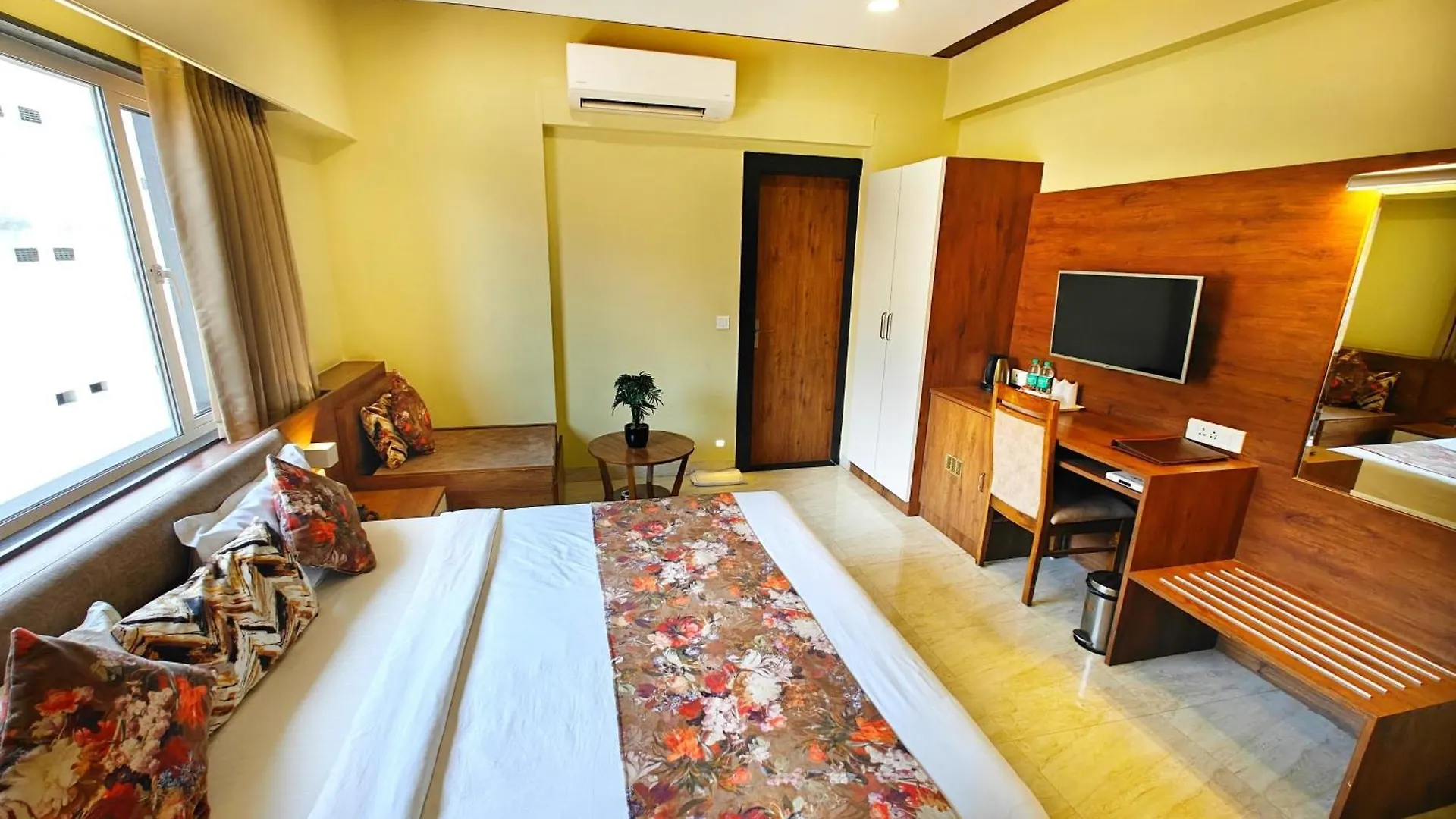 Hotel Opulence Inn - 500 Meters From Railway Station Udaipur