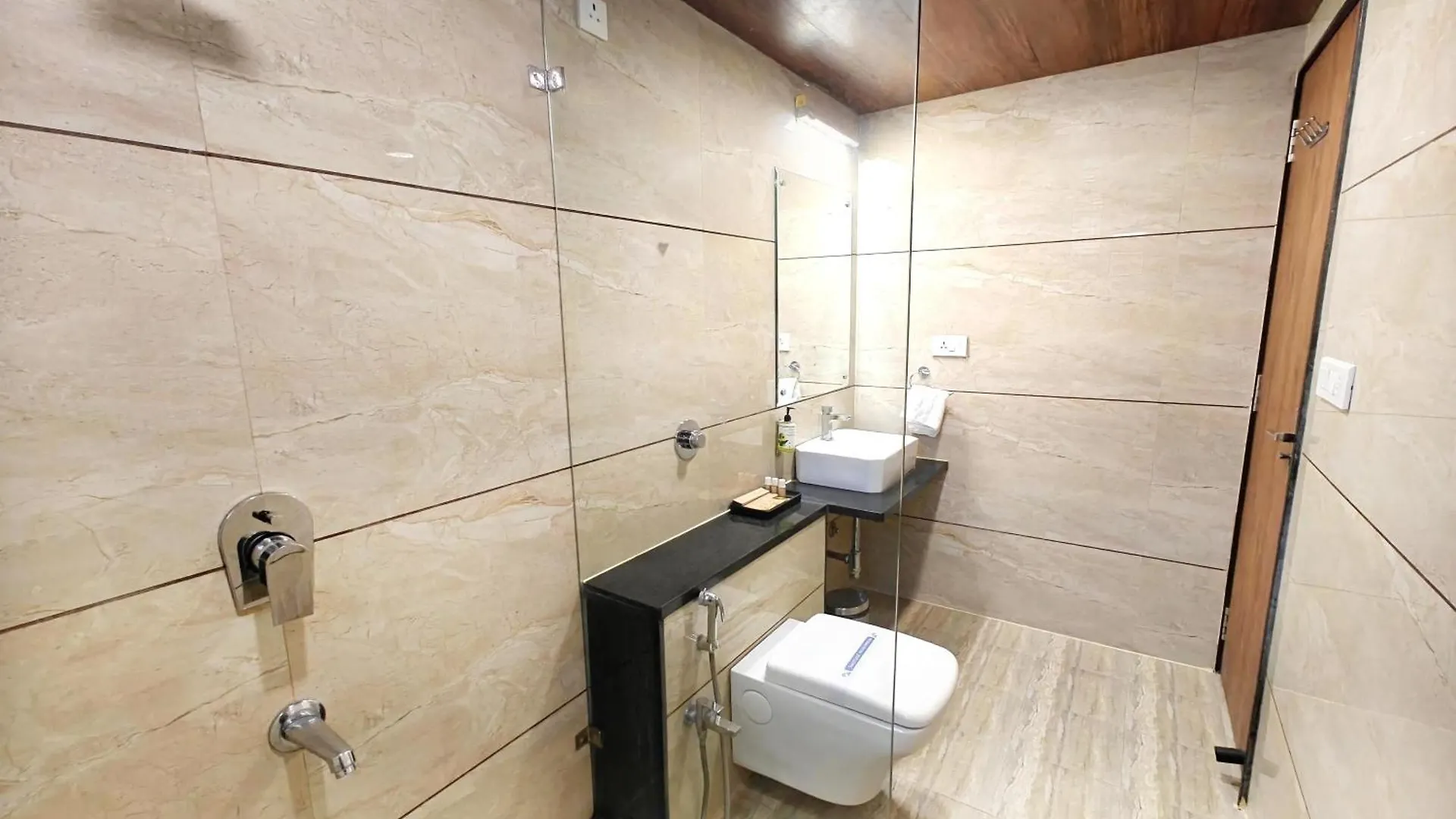 Opulence Inn - 500 Meters From Railway Station Udaipur