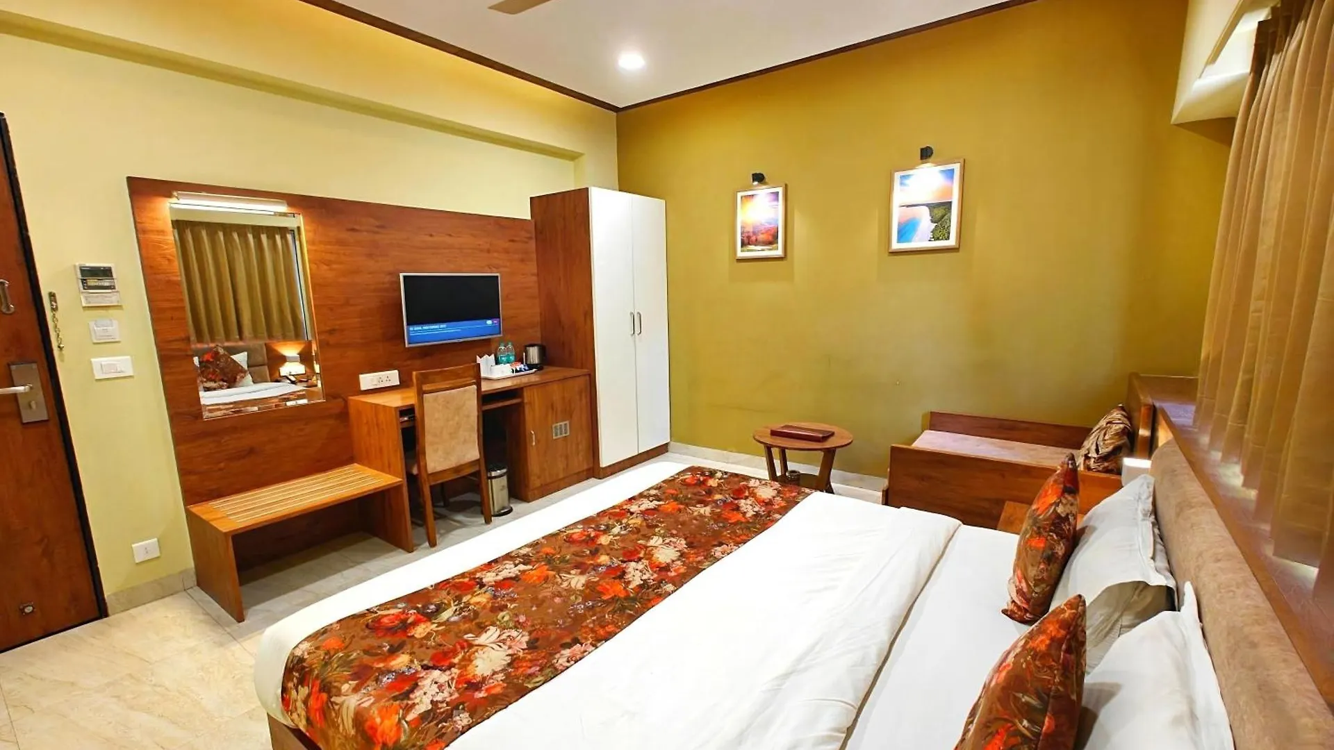 Opulence Inn - 500 Meters From Railway Station Udaipur 3*,  India