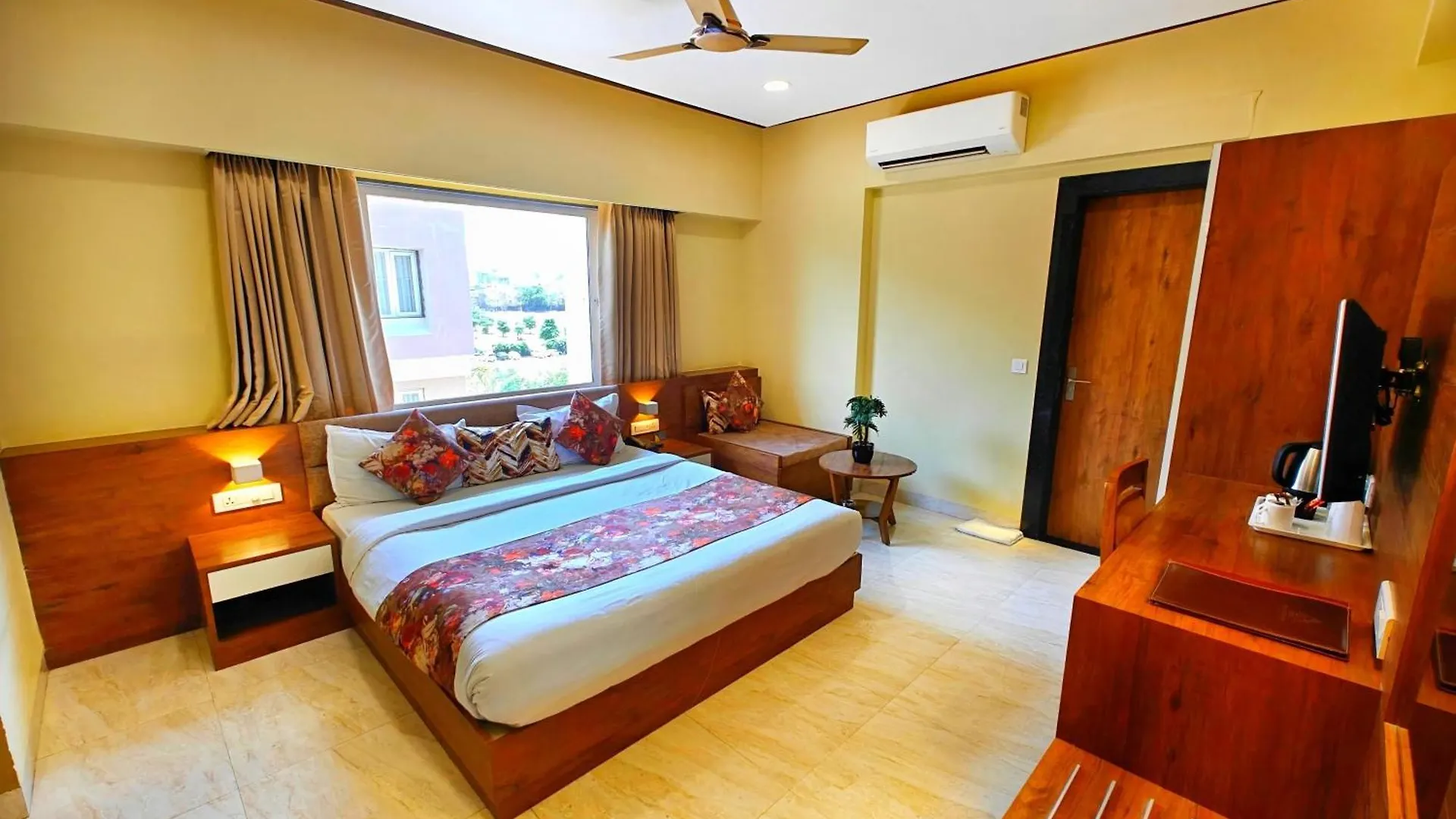 Hotel Opulence Inn - 500 Meters From Railway Station Udaipur