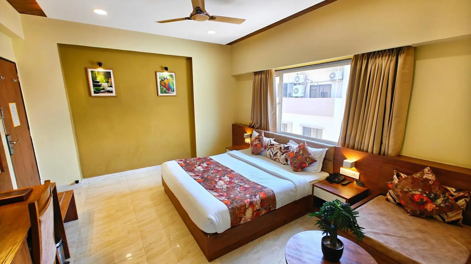 Hotel Opulence Inn - 500 Meters From Railway Station Udaipur